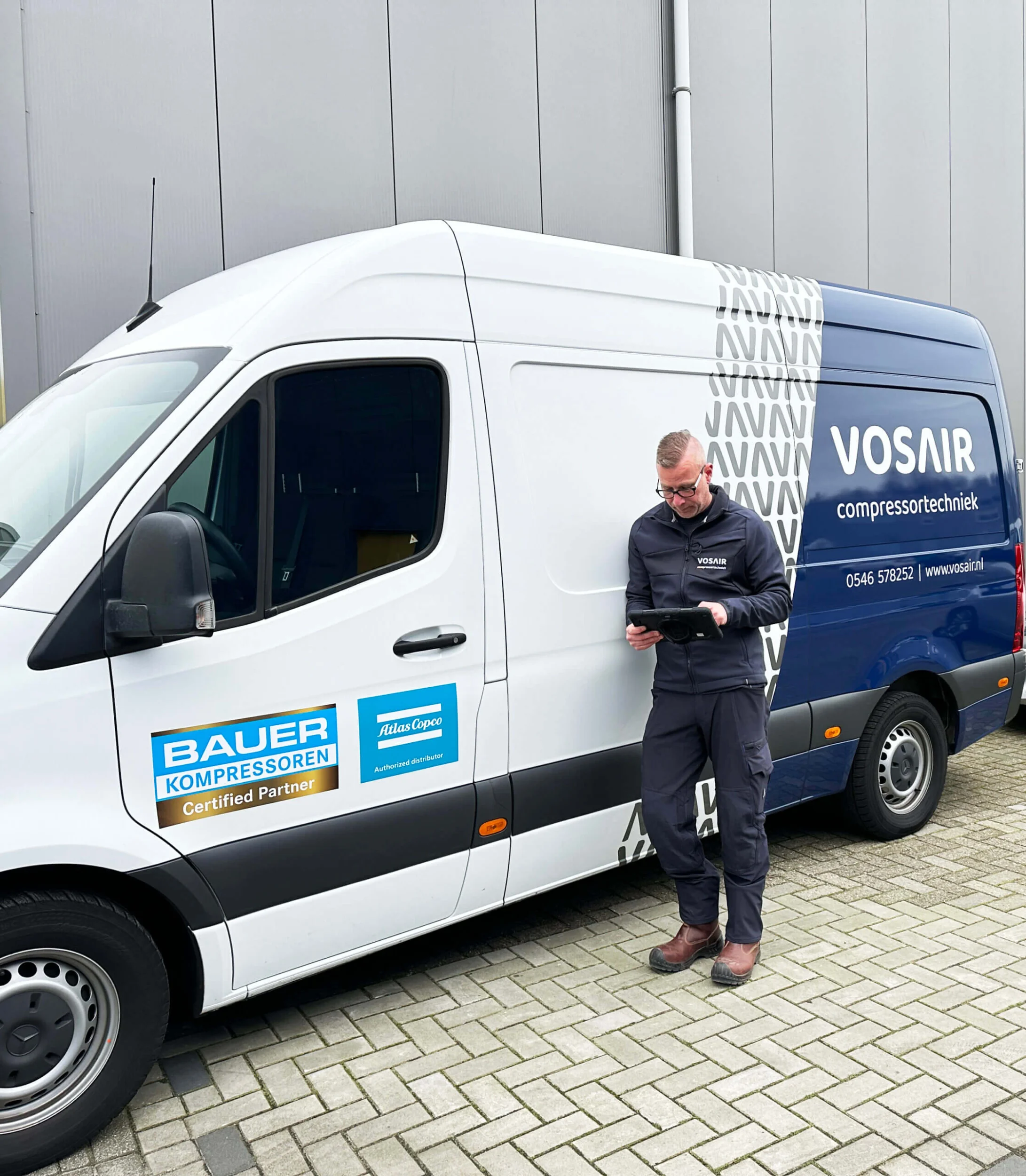 Compressormonteur met werkbus