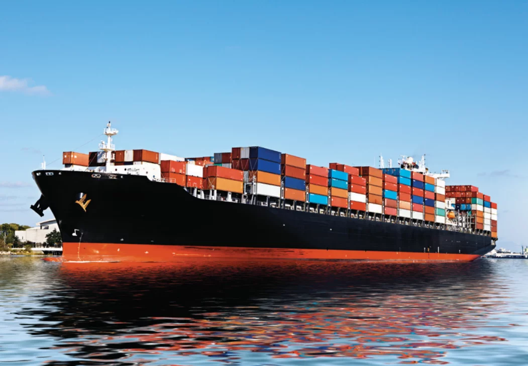 vrachtschip vol met containers